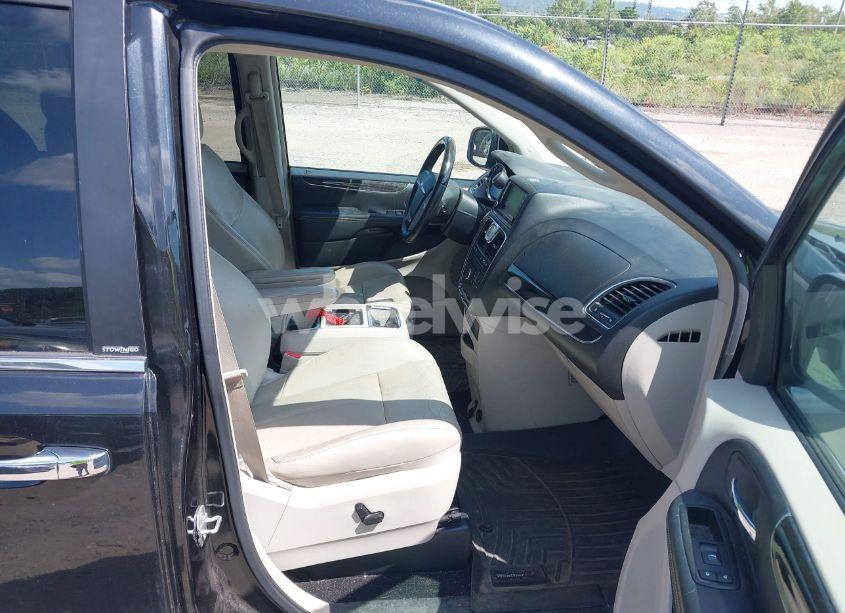 Photo 5 of 2014 Chrysler Town & COUNTRY LIMITED (VIN 2C4RC1GGXER113197)