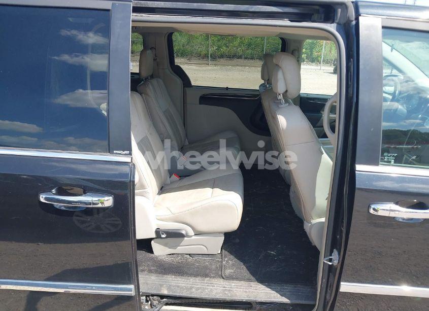 Photo 8 of 2014 Chrysler Town & COUNTRY LIMITED (VIN 2C4RC1GGXER113197)
