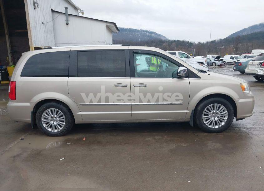 Photo 13 of 2014 Chrysler Town & COUNTRY LIMITED (VIN 2C4RC1GGXER168863)