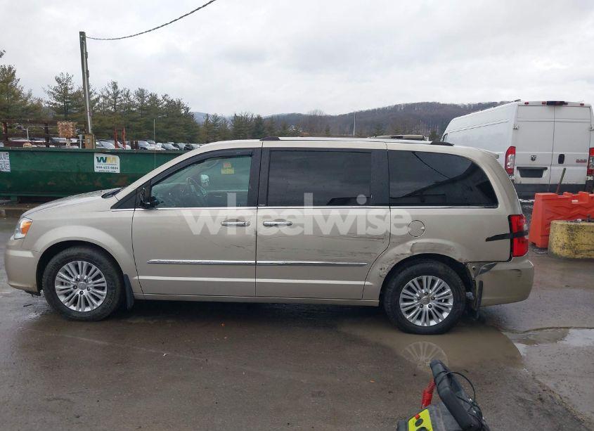 Photo 14 of 2014 Chrysler Town & COUNTRY LIMITED (VIN 2C4RC1GGXER168863)