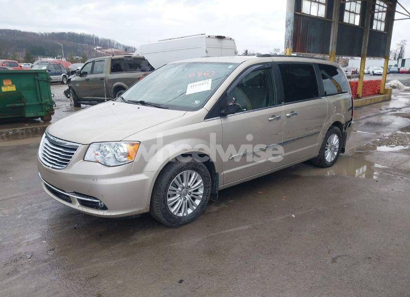 Photo 2 of 2014 Chrysler Town & COUNTRY LIMITED (VIN 2C4RC1GGXER168863)