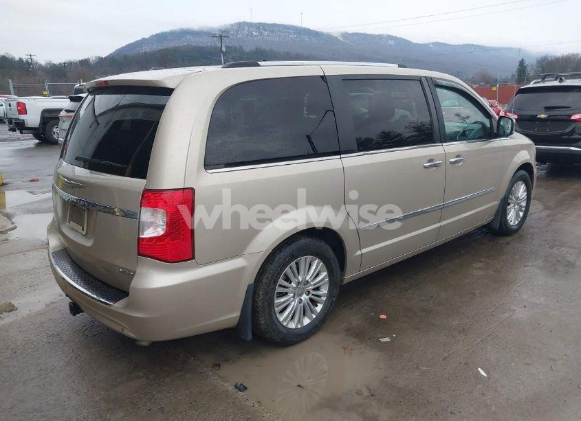 Photo 4 of 2014 Chrysler Town & COUNTRY LIMITED (VIN 2C4RC1GGXER168863)
