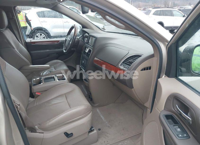 Photo 5 of 2014 Chrysler Town & COUNTRY LIMITED (VIN 2C4RC1GGXER168863)