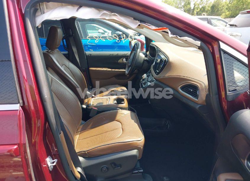 Photo 5 of 2017 Chrysler Pacifica LIMITED (VIN 2C4RC1GGXHR705963)