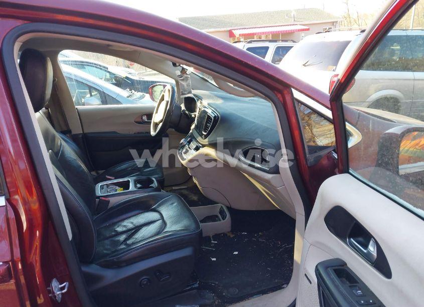 Photo 5 of 2018 Chrysler Pacifica LIMITED (VIN 2C4RC1GGXJR226500)