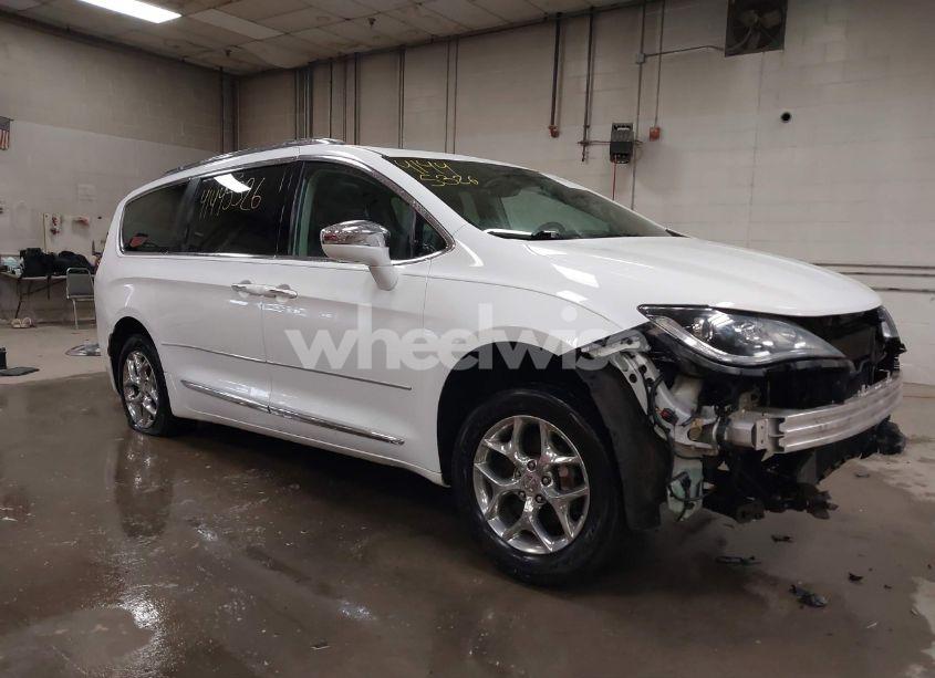 2018 Chrysler Pacifica LIMITED (VIN 2C4RC1GGXJR269167) main photo