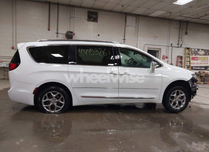 Photo 14 of 2018 Chrysler Pacifica LIMITED (VIN 2C4RC1GGXJR269167)