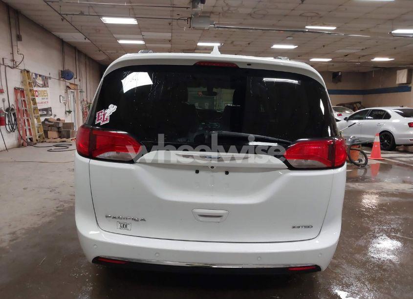 Photo 17 of 2018 Chrysler Pacifica LIMITED (VIN 2C4RC1GGXJR269167)