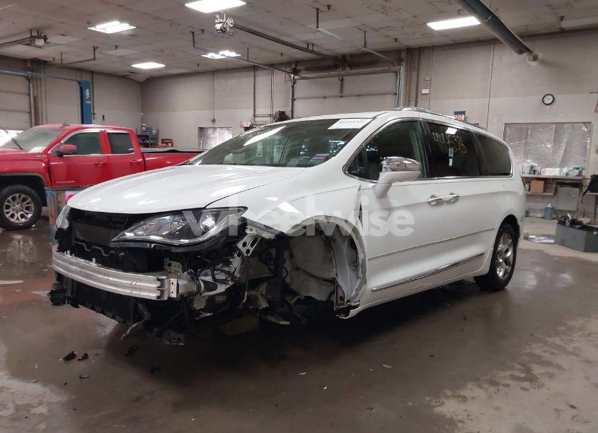 Photo 2 of 2018 Chrysler Pacifica LIMITED (VIN 2C4RC1GGXJR269167)