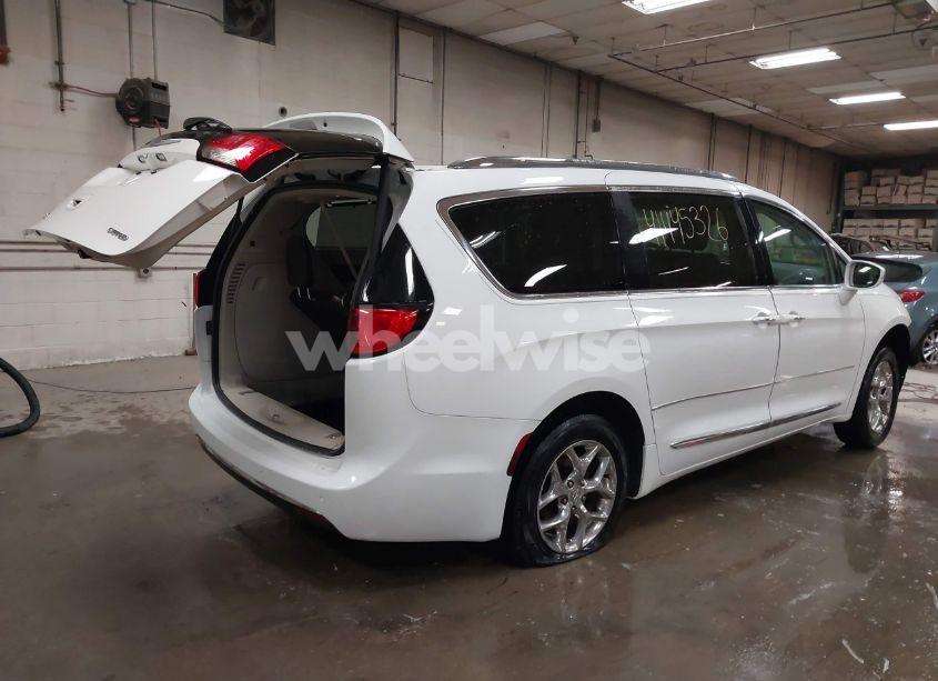 Photo 4 of 2018 Chrysler Pacifica LIMITED (VIN 2C4RC1GGXJR269167)