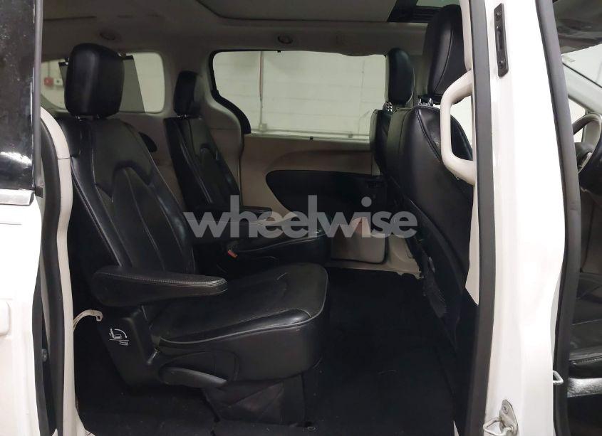 Photo 8 of 2018 Chrysler Pacifica LIMITED (VIN 2C4RC1GGXJR269167)