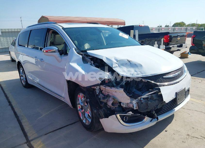 2019 Chrysler Pacifica LIMITED (VIN 2C4RC1GGXKR551701) main photo