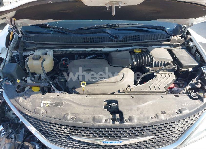 Photo 10 of 2019 Chrysler Pacifica LIMITED (VIN 2C4RC1GGXKR551701)