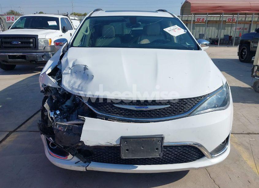 Photo 13 of 2019 Chrysler Pacifica LIMITED (VIN 2C4RC1GGXKR551701)