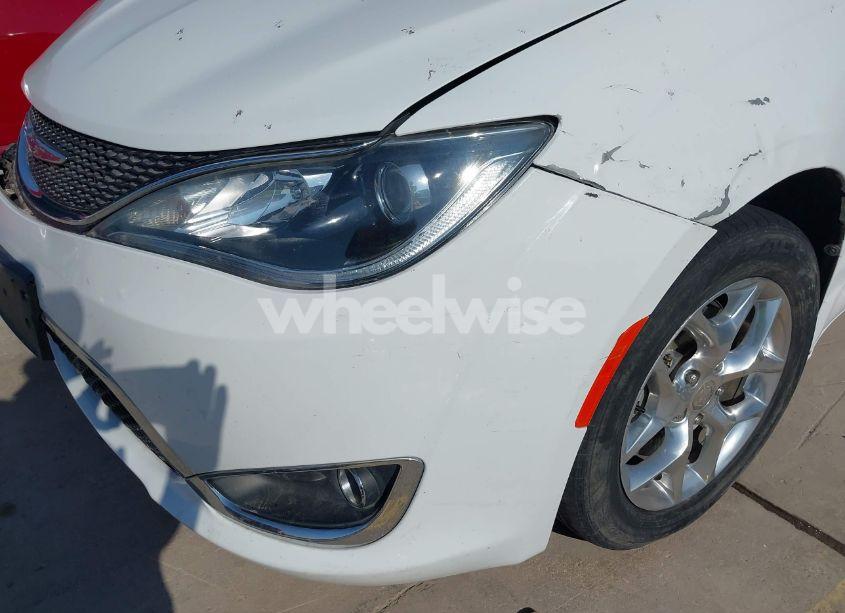 Photo 19 of 2019 Chrysler Pacifica LIMITED (VIN 2C4RC1GGXKR551701)