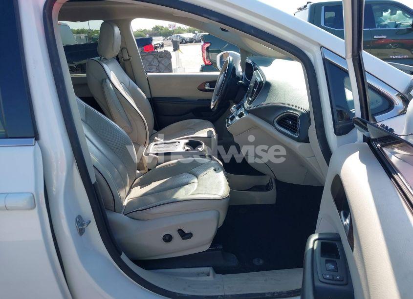 Photo 5 of 2019 Chrysler Pacifica LIMITED (VIN 2C4RC1GGXKR551701)