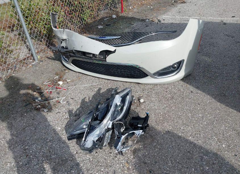 Photo 12 of 2020 Chrysler Pacifica LIMITED (VIN 2C4RC1GGXLR245812)