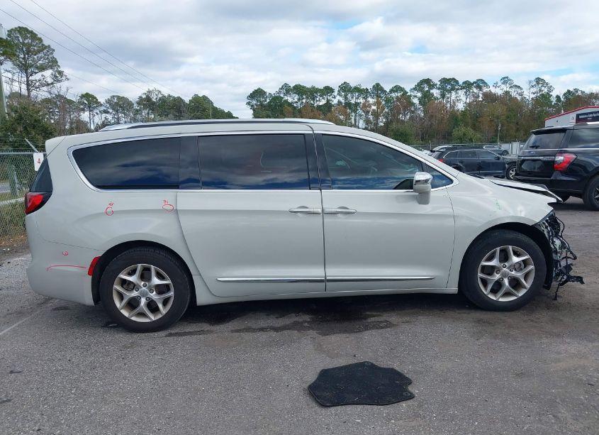 Photo 14 of 2020 Chrysler Pacifica LIMITED (VIN 2C4RC1GGXLR245812)