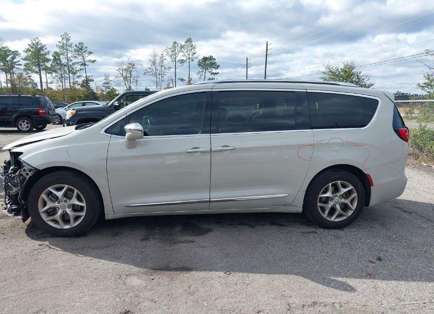 Photo 15 of 2020 Chrysler Pacifica LIMITED (VIN 2C4RC1GGXLR245812)