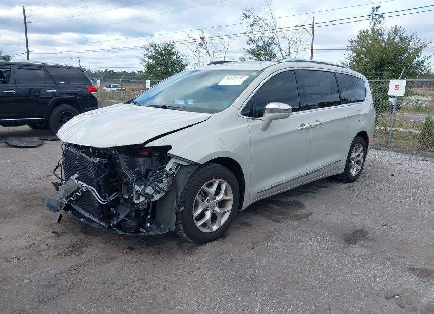 Photo 2 of 2020 Chrysler Pacifica LIMITED (VIN 2C4RC1GGXLR245812)