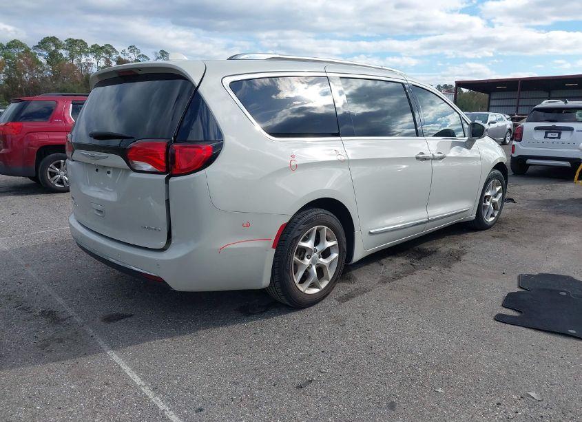 Photo 4 of 2020 Chrysler Pacifica LIMITED (VIN 2C4RC1GGXLR245812)