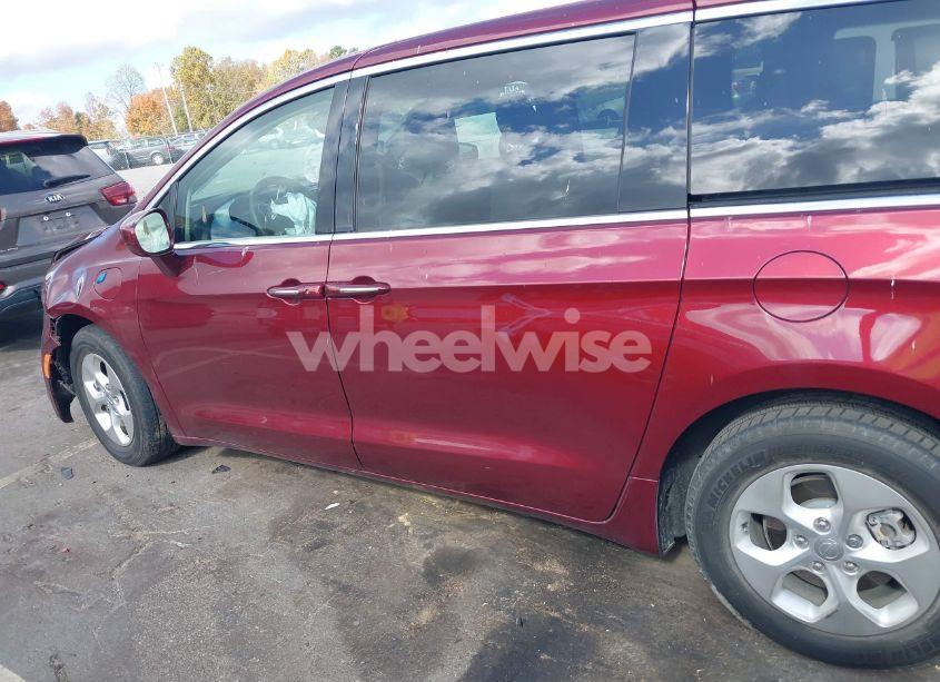 Photo 14 of 2018 Chrysler Pacifica HYBRID TOURING PLUS (VIN 2C4RC1H79JR127004)