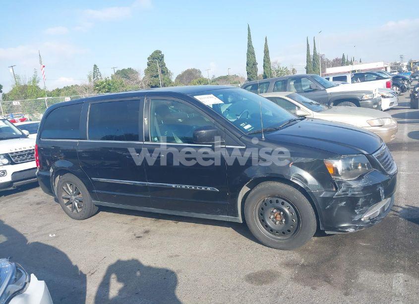 Photo 13 of 2015 Chrysler Town & COUNTRY S (VIN 2C4RC1HG0FR562663)