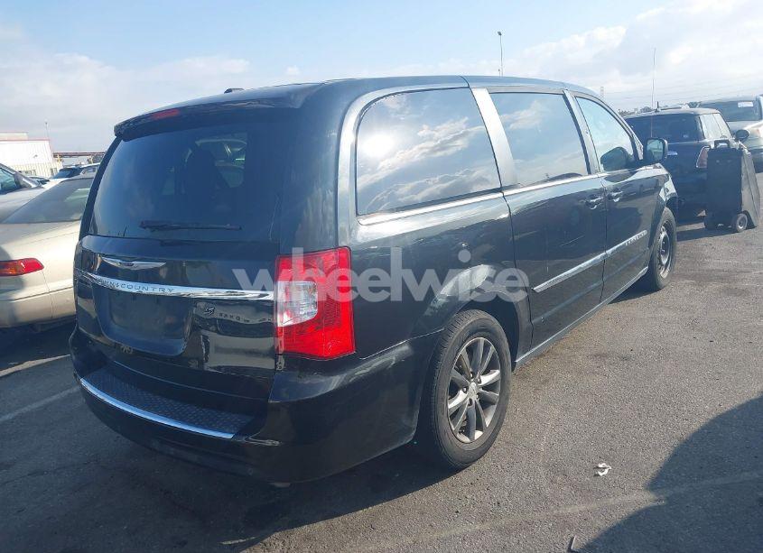 Photo 4 of 2015 Chrysler Town & COUNTRY S (VIN 2C4RC1HG0FR562663)