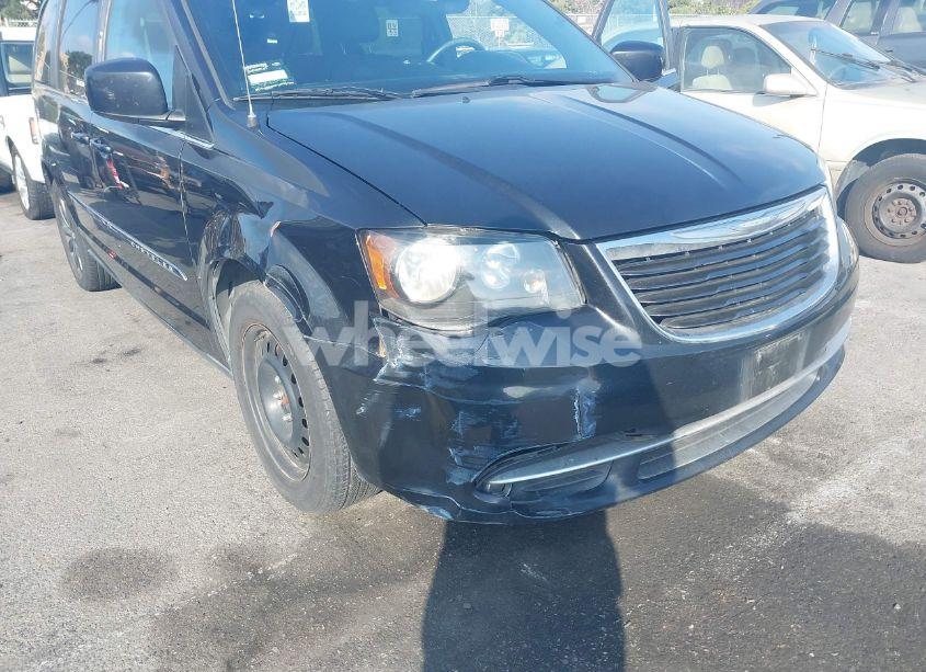 Photo 6 of 2015 Chrysler Town & COUNTRY S (VIN 2C4RC1HG0FR562663)