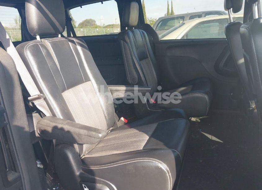 Photo 8 of 2015 Chrysler Town & COUNTRY S (VIN 2C4RC1HG0FR562663)