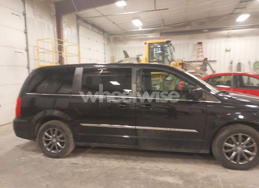 Photo 13 of 2015 Chrysler Town & COUNTRY S (VIN 2C4RC1HG0FR751202)