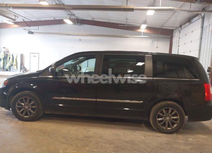 Photo 14 of 2015 Chrysler Town & COUNTRY S (VIN 2C4RC1HG0FR751202)