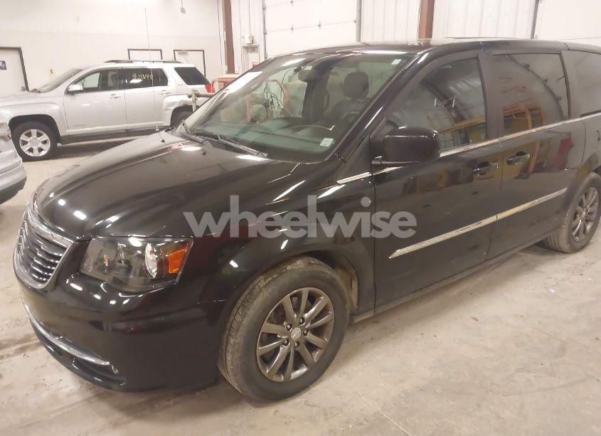 Photo 2 of 2015 Chrysler Town & COUNTRY S (VIN 2C4RC1HG0FR751202)