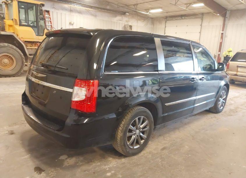 Photo 4 of 2015 Chrysler Town & COUNTRY S (VIN 2C4RC1HG0FR751202)