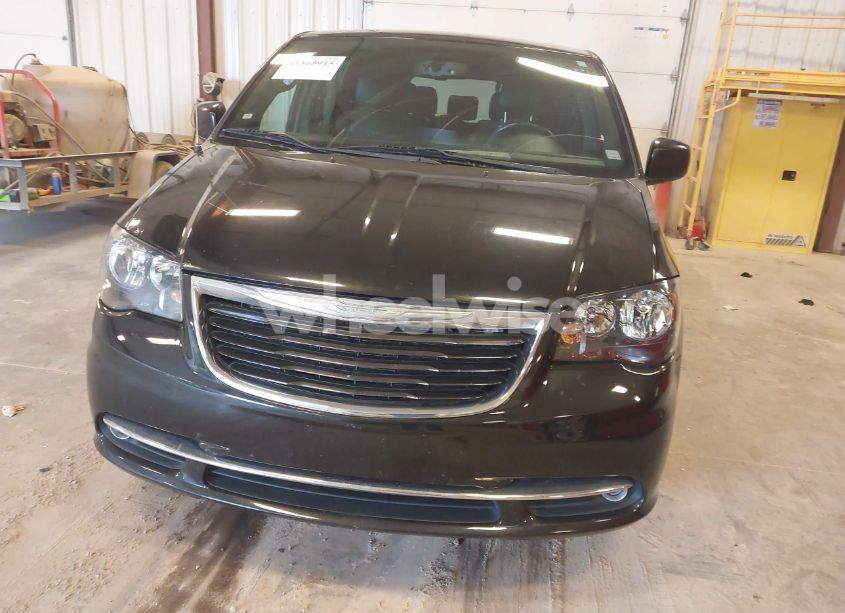 Photo 6 of 2015 Chrysler Town & COUNTRY S (VIN 2C4RC1HG0FR751202)