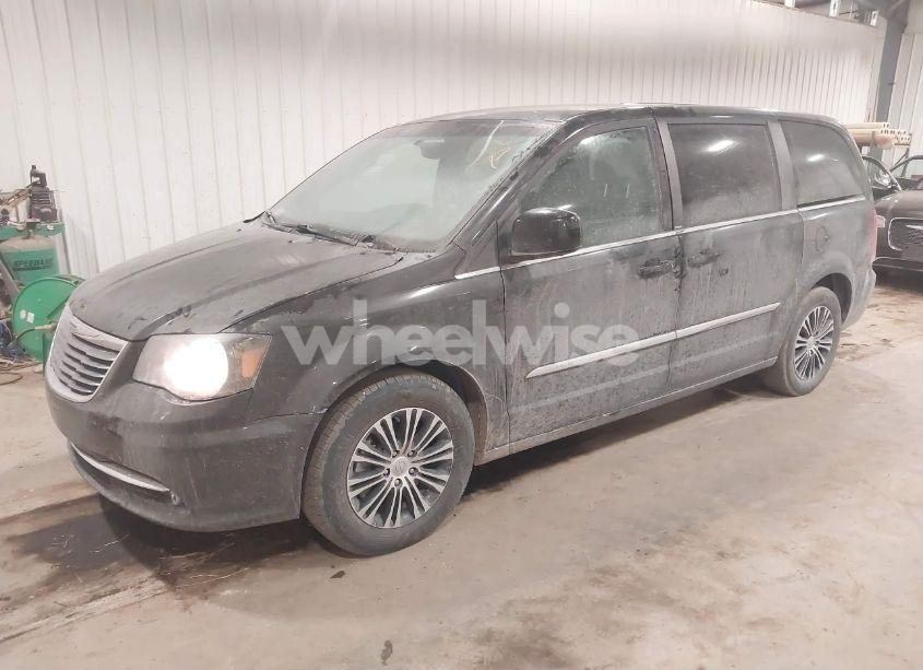 Photo 2 of 2014 Chrysler Town & COUNTRY S (VIN 2C4RC1HG3ER194980)