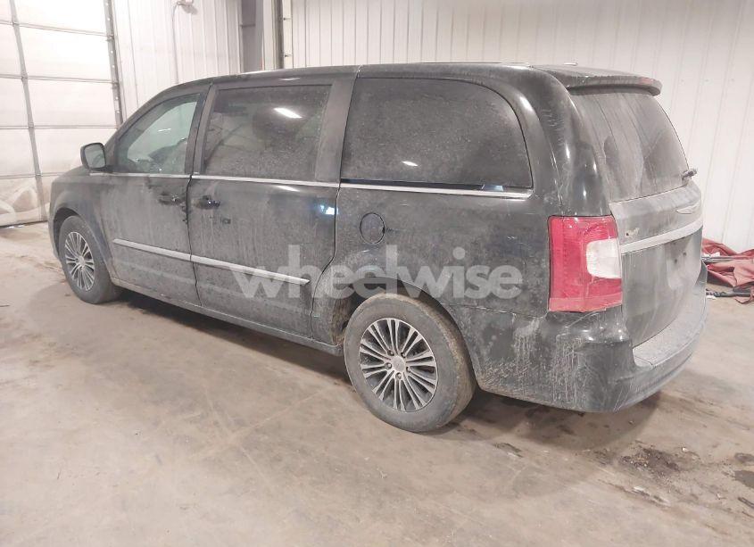 Photo 3 of 2014 Chrysler Town & COUNTRY S (VIN 2C4RC1HG3ER194980)