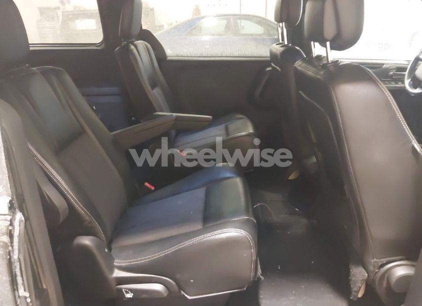 Photo 8 of 2014 Chrysler Town & COUNTRY S (VIN 2C4RC1HG3ER194980)