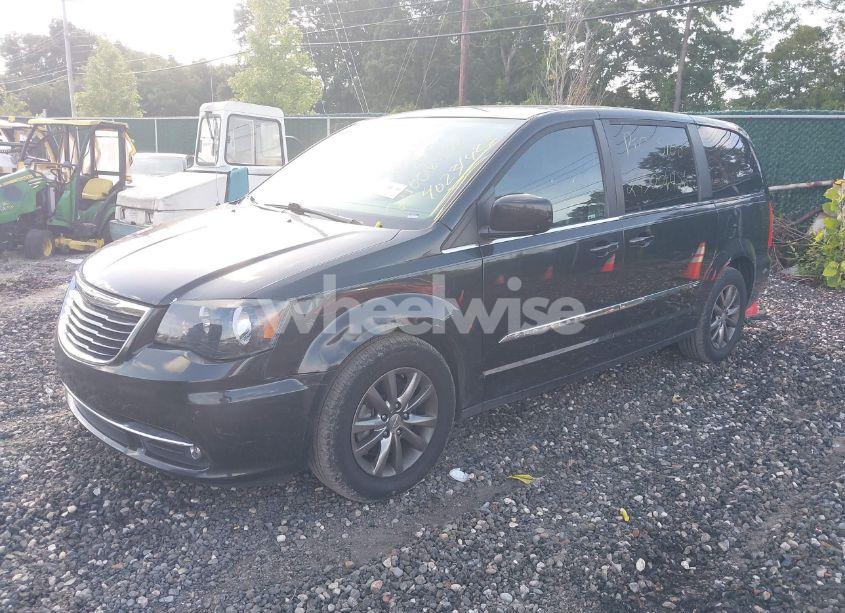 Photo 2 of 2014 Chrysler Town & COUNTRY S (VIN 2C4RC1HG3ER464628)