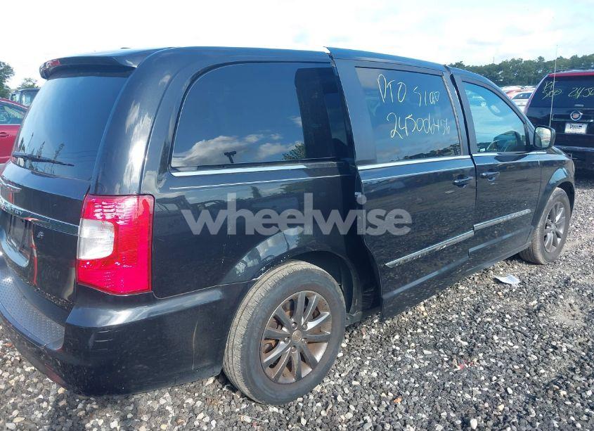 Photo 4 of 2014 Chrysler Town & COUNTRY S (VIN 2C4RC1HG3ER464628)