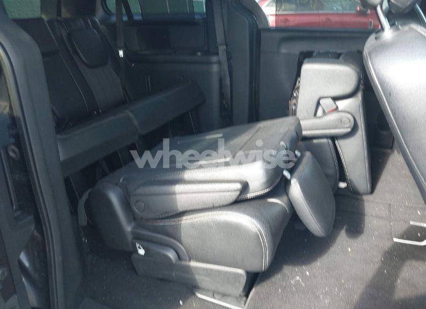 Photo 8 of 2014 Chrysler Town & COUNTRY S (VIN 2C4RC1HG3ER464628)