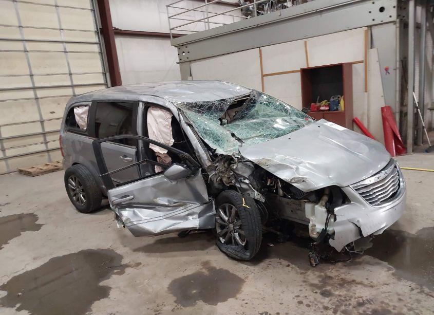 2015 Chrysler Town & COUNTRY S (VIN 2C4RC1HG3FR563290) main photo