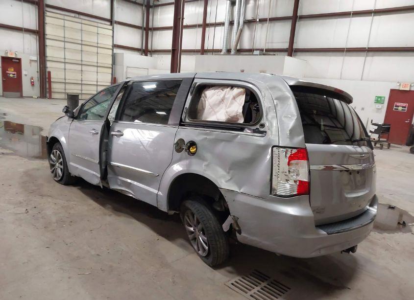 Photo 3 of 2015 Chrysler Town & COUNTRY S (VIN 2C4RC1HG3FR563290)