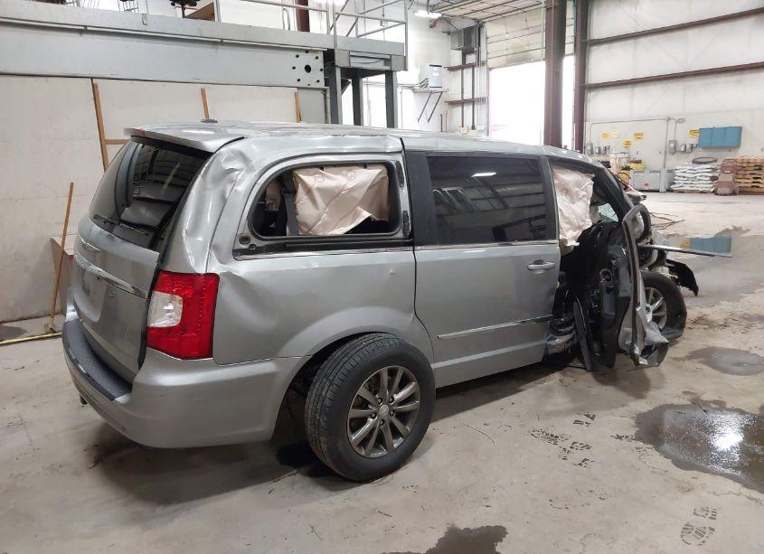 Photo 4 of 2015 Chrysler Town & COUNTRY S (VIN 2C4RC1HG3FR563290)