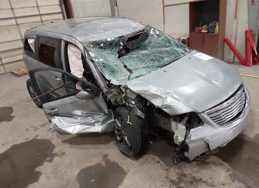 Photo 6 of 2015 Chrysler Town & COUNTRY S (VIN 2C4RC1HG3FR563290)