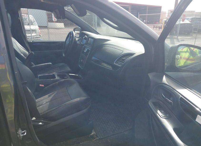 Photo 5 of 2015 Chrysler Town & COUNTRY S (VIN 2C4RC1HG4FR572810)