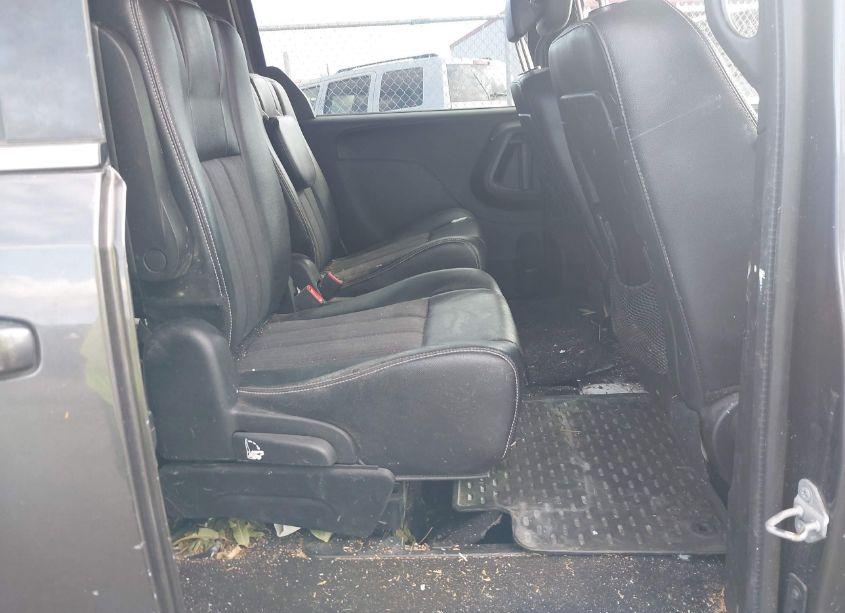 Photo 8 of 2015 Chrysler Town & COUNTRY S (VIN 2C4RC1HG4FR572810)