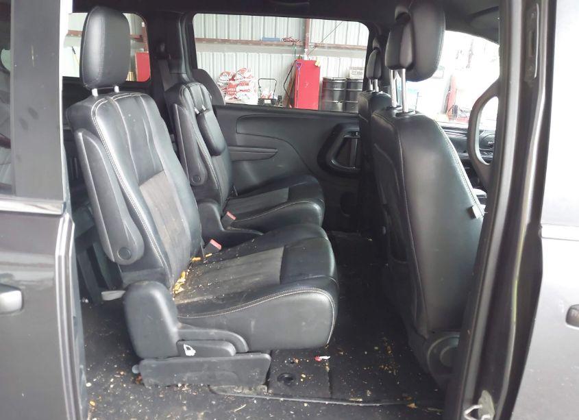 Photo 8 of 2015 Chrysler Town & COUNTRY S (VIN 2C4RC1HG5FR610111)