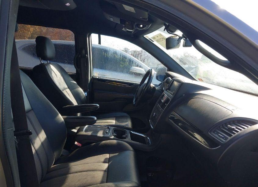 Photo 5 of 2016 Chrysler Town & COUNTRY S (VIN 2C4RC1HG5GR149302)