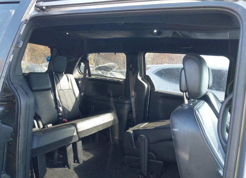 Photo 8 of 2016 Chrysler Town & COUNTRY S (VIN 2C4RC1HG5GR149302)